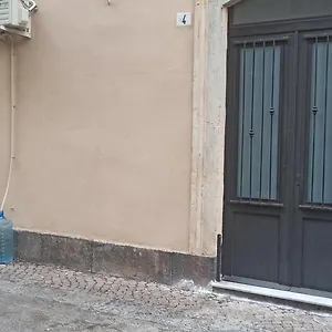 Casa vacanze La Casa Del Barone, Aeroporto di Catania Fontana Rossa